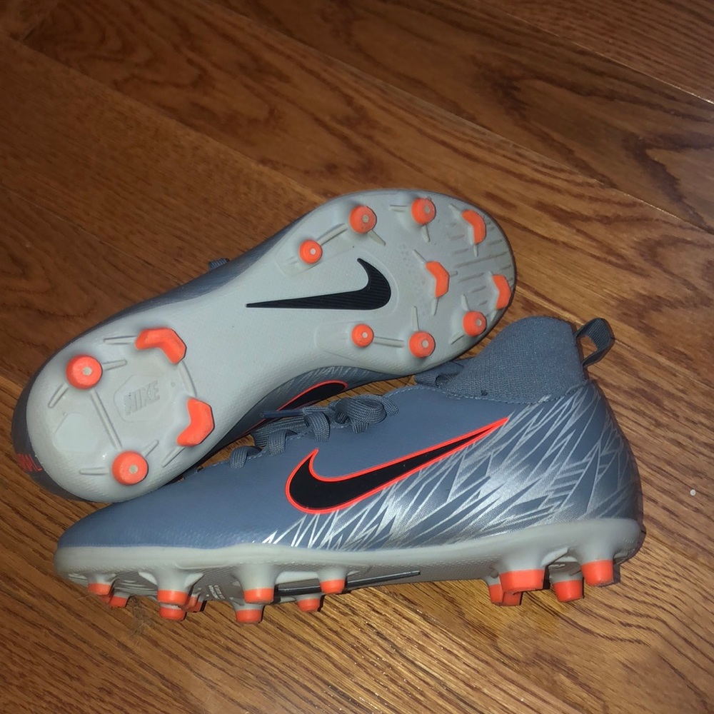 Nike - Picture 2 of 2